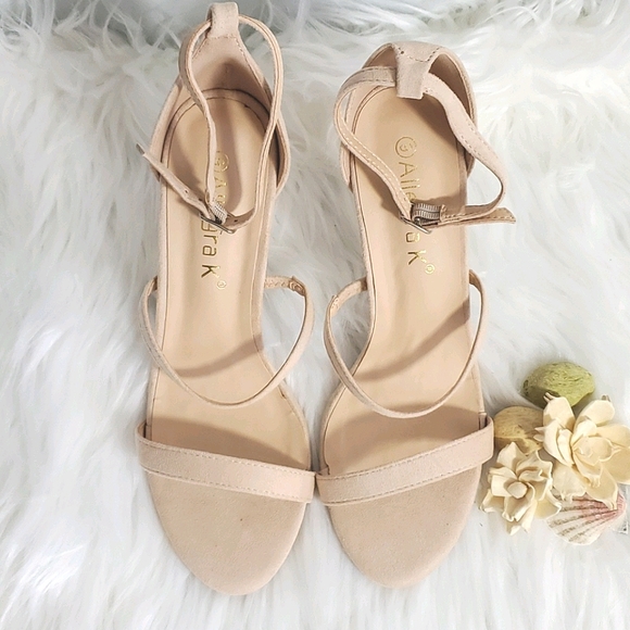 New Suede Strappy heels/Sandals - FREE SHIPPING! - Picture 4 of 5